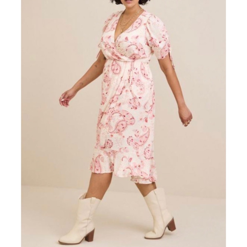 🆕 Midi Swiss Dot Surplice Dress 2 2X 18 20 NWT Torrid New! Cream Pink Paisley